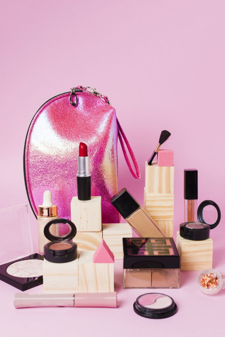 composition-make-up-cosmetics-beauty-case